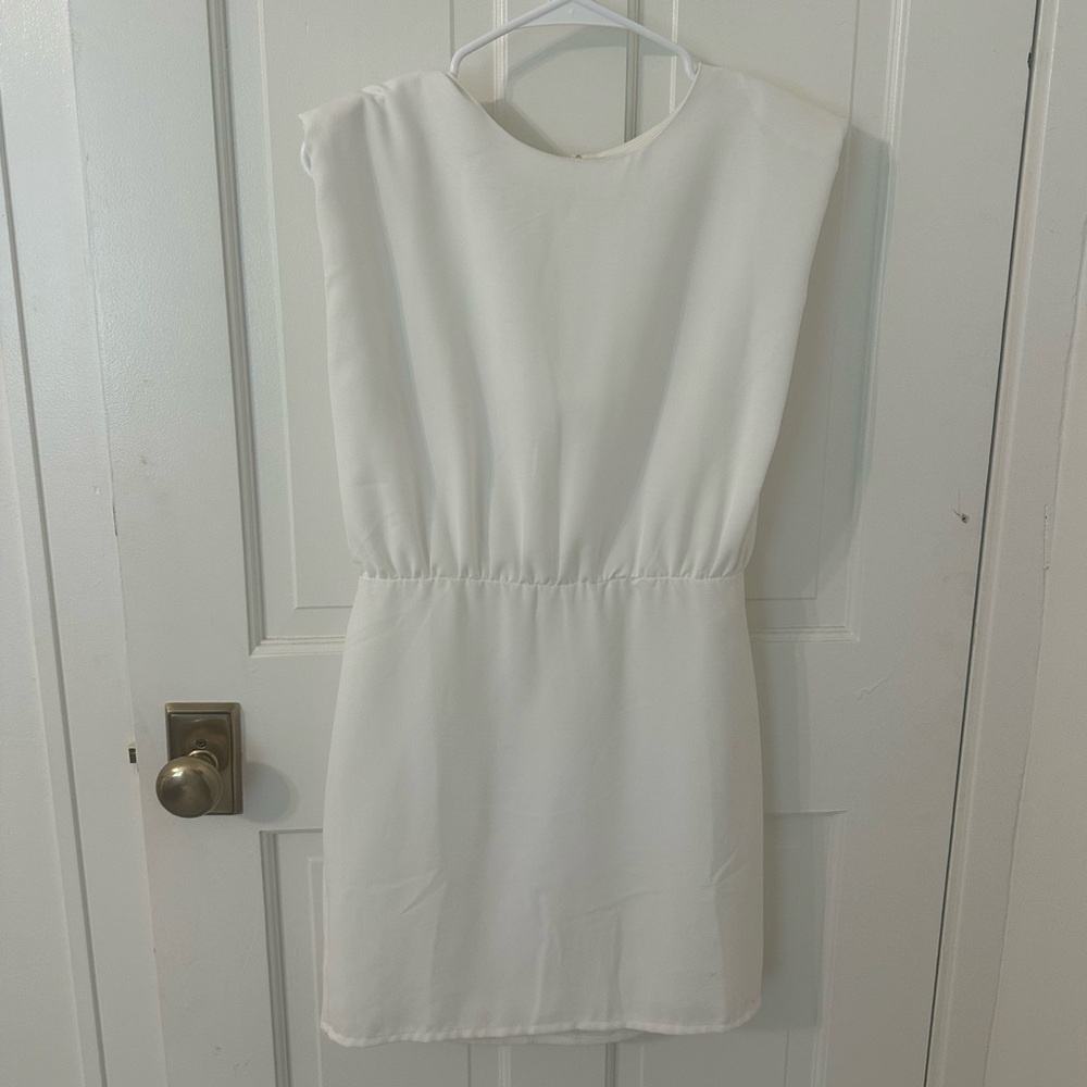 TCEC White Sheath Dress with Long Sleeves and Crew Neck
